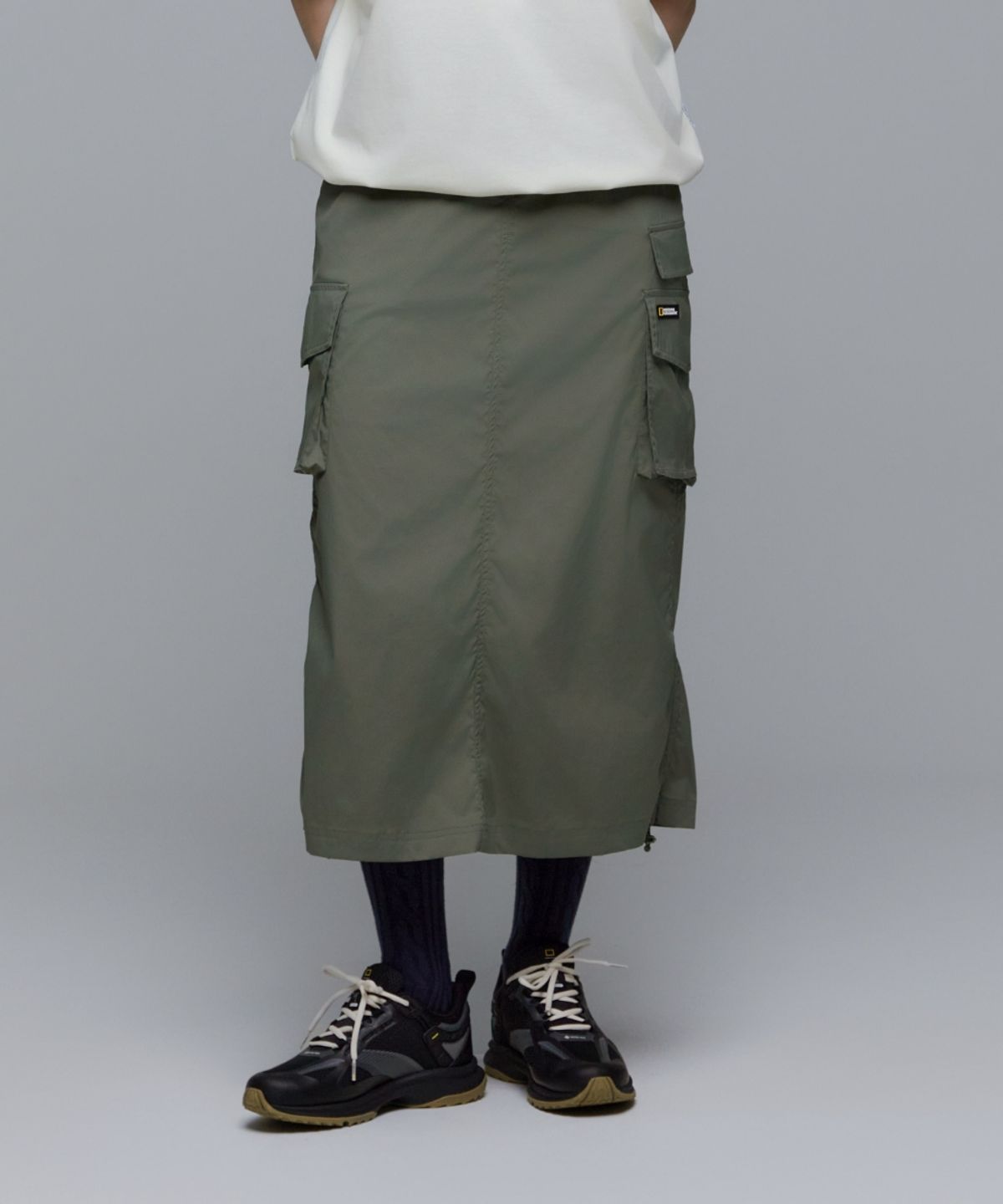 내셔널지오그래픽(NATIONALGEOGRAPHIC) N241WSK970 여성 아나스 스트링 롱 카고 스커트 LICHEN KHAKI
