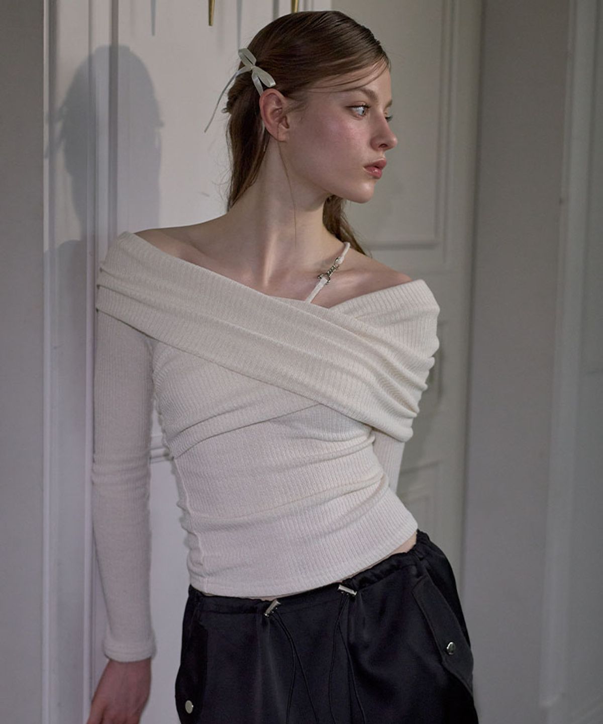 로제프란츠(ROSEFRANTZ) Cross Off Shoulder Knit [Cream]