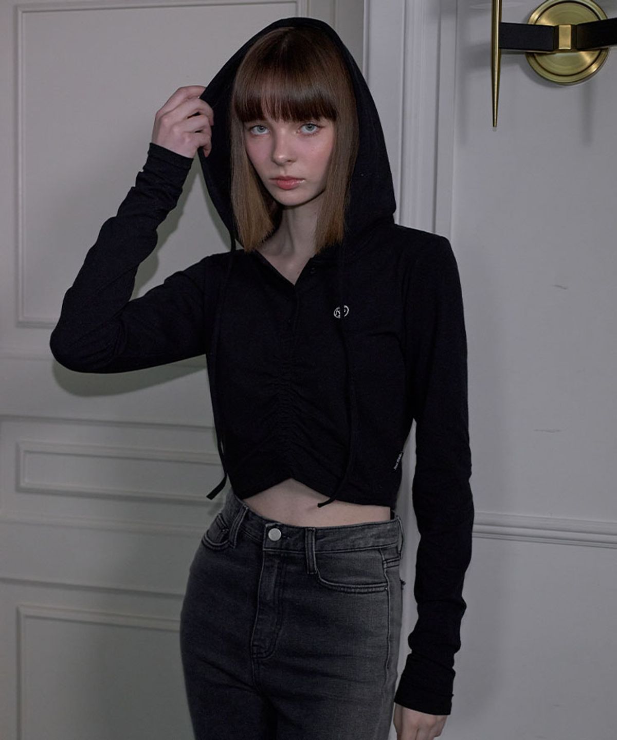 로제프란츠(ROSEFRANTZ) Shirring Hood Crop Long sleeve [Black]