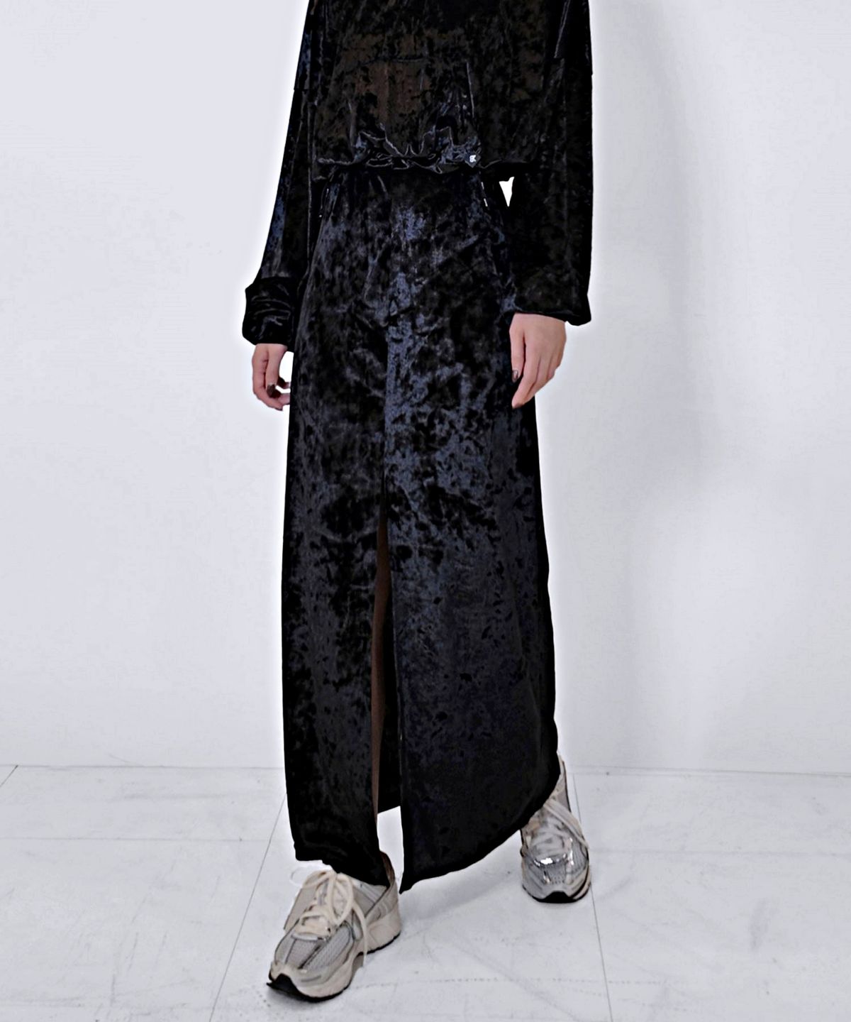 블랙크러쉬(BLACRUSH) Velvet Slit Long Skirt