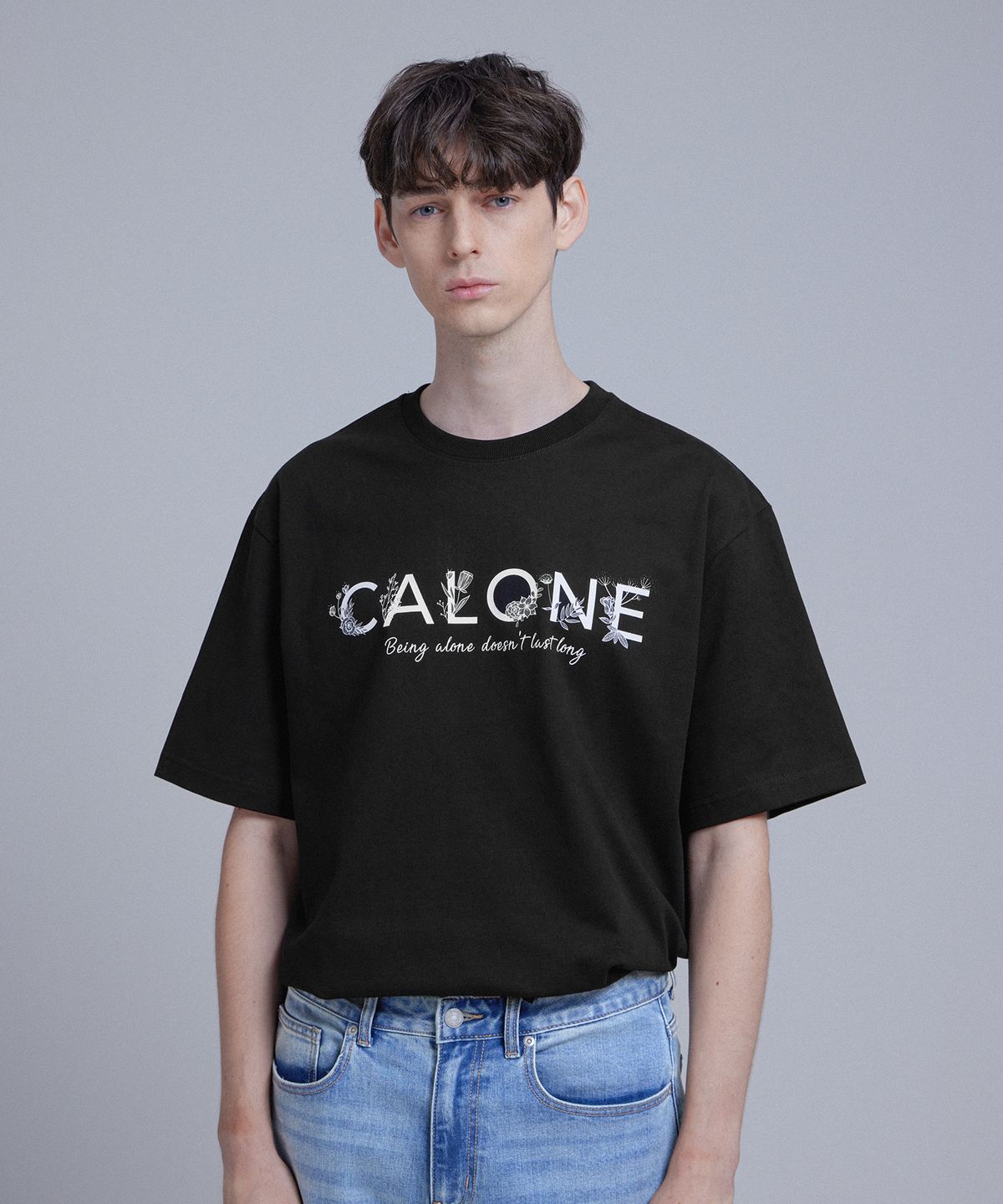 칼론(CALONE) 플라워  코튼 반팔 티셔츠 블랙