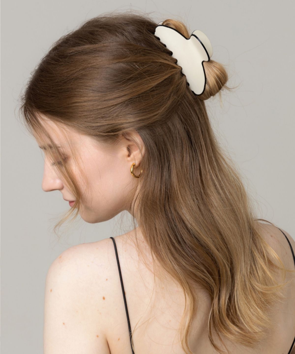 릴리코리(LILYKORI) Ivory Lune Hair Claw