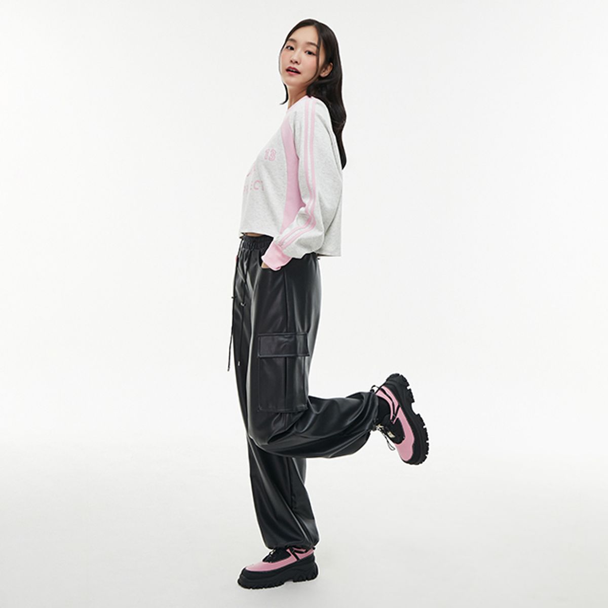 랩(LAP) 카고포켓 허리밴딩 레더 팬츠 AQ1LP260