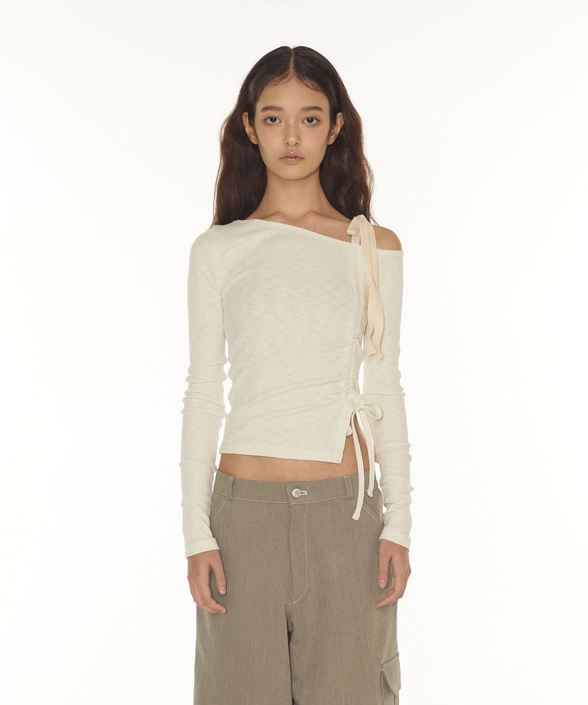 디어스토커(DEARSTALKER) IVY RIBBON ONE SHOULDER T - IVORY