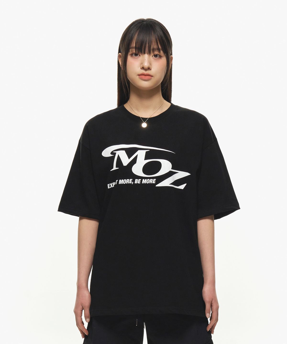 모즈모즈(MOZMOZ) 액티브 로고 오버핏 반팔티셔츠 블랙