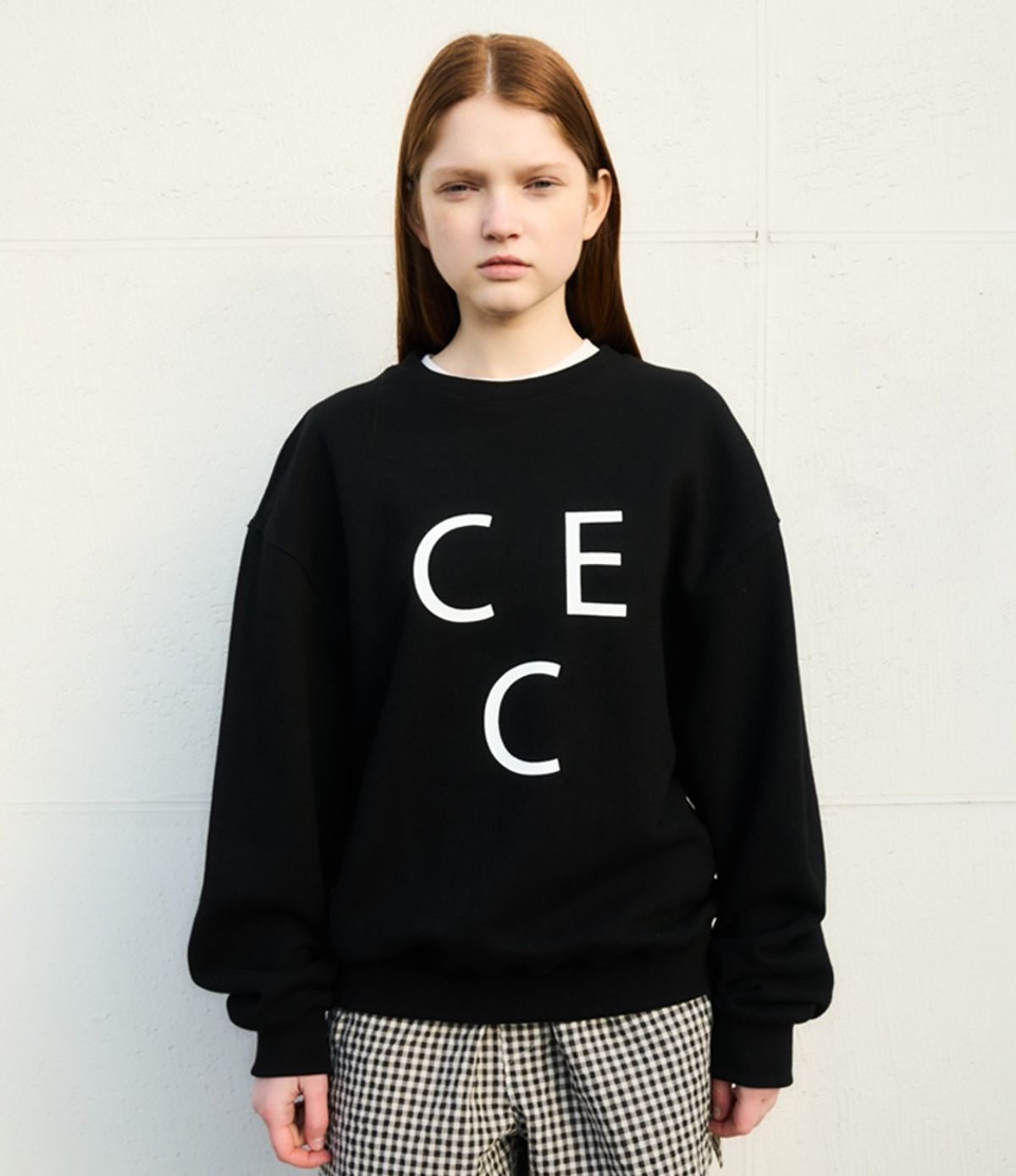 챈스챈스(CHANCECHANCE) CEC TRIANGLE LOGO SWEATSHIRT(BLACK)