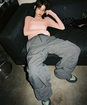 셔링 나일론 파라슈트 팬츠 [차콜]