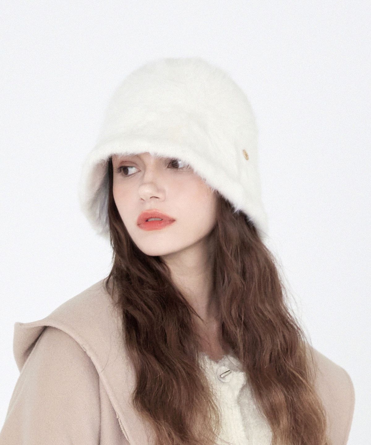 유룩(ULUK) 써클장식 헤어리 앙고라 버킷햇_Ivory