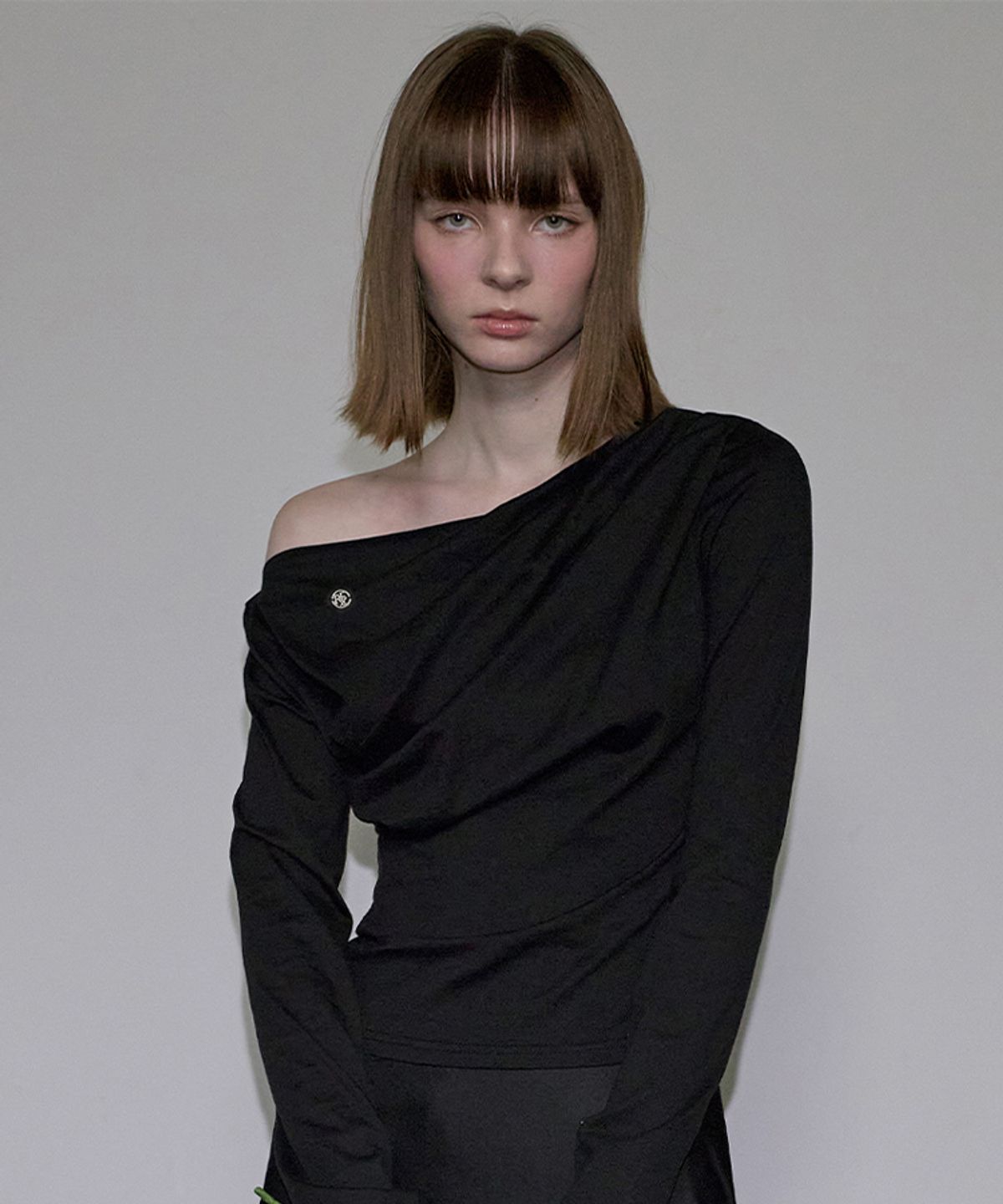 로제프란츠(ROSEFRANTZ) Drape Off Shoulder Long Sleeve [Black]
