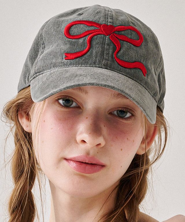 MUSINSA公式 | RONRON HEART RIBBON BALL CAP CHARCOAL