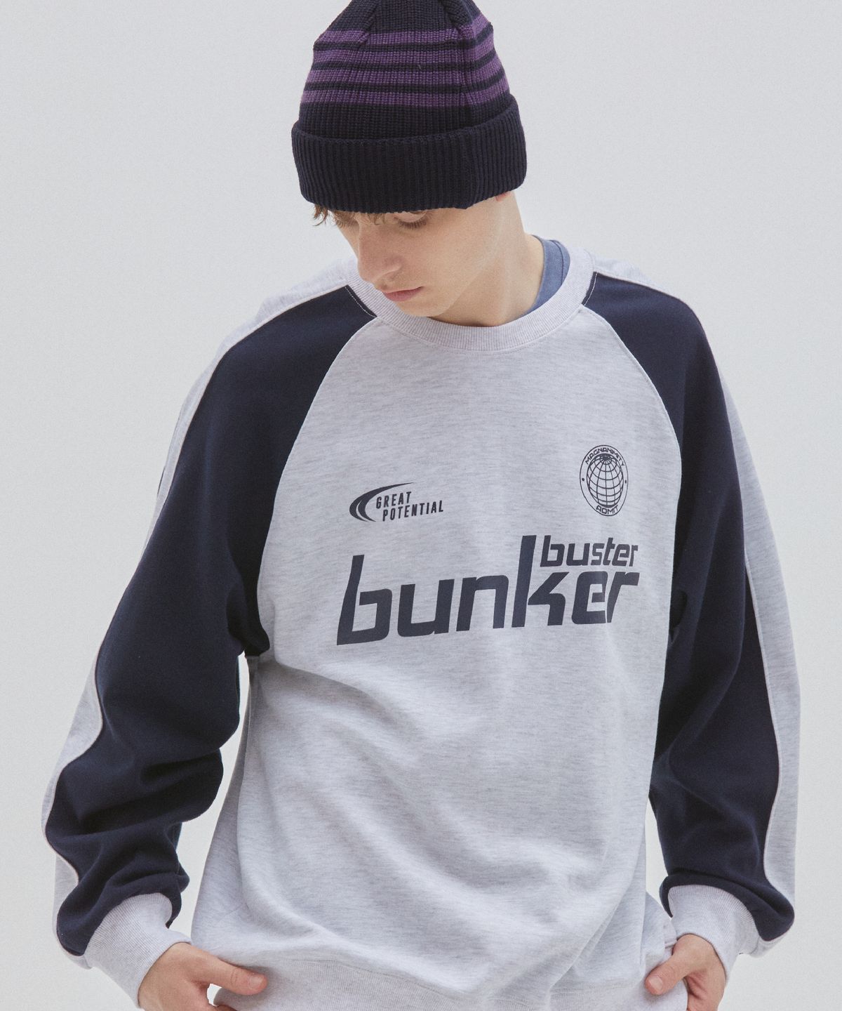 벙커버스터(BUNKERBUSTER) 로고 저지 맨투맨 LIGHT GREY (MO1TU043-071)