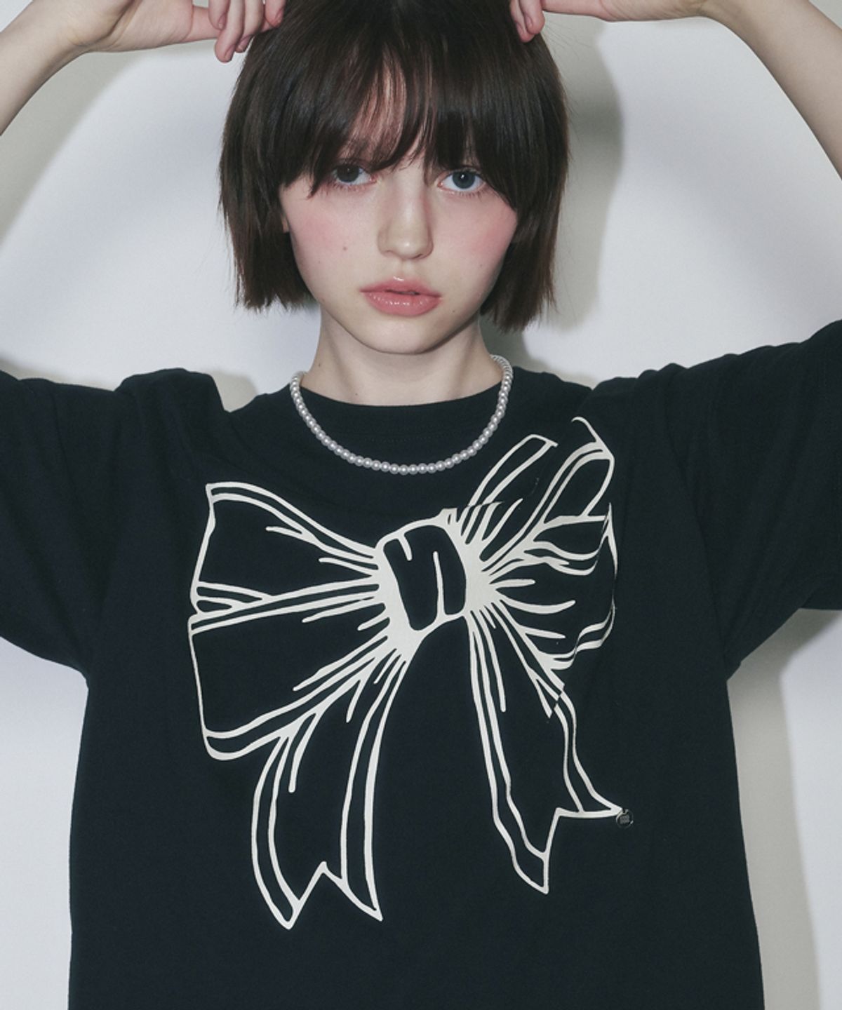 론론(RONRON) BIG RIBBON LINE T SHIRT BLACK CREAM