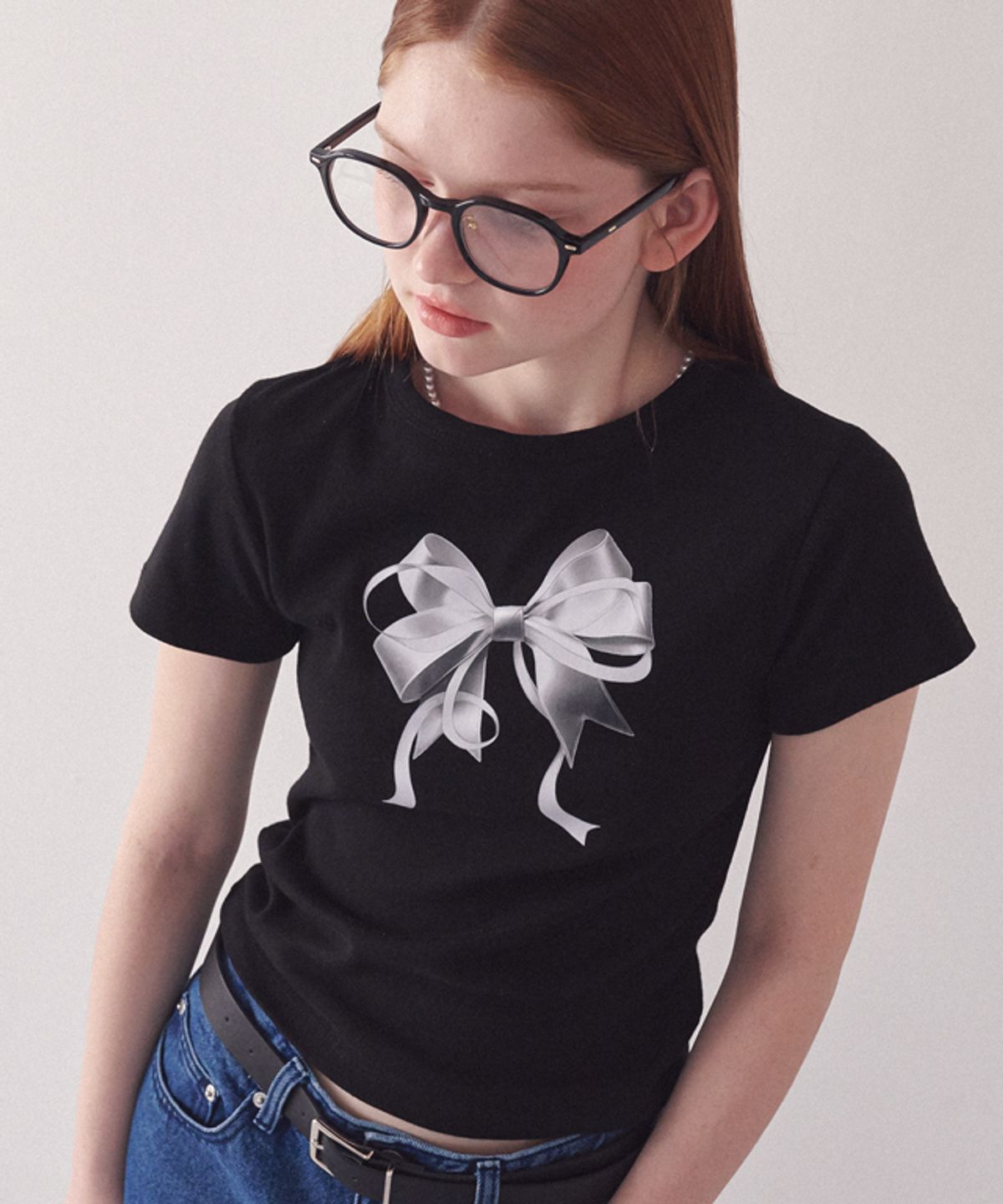 론론(RONRON) DOUBLE RIBBON SLIM CROP T SHIRT BLACK SILVER