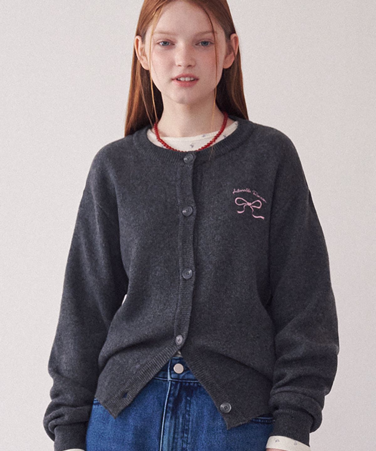 론론(RONRON) HEART RIBBON JACQUARD KNIT CARDIGAN CHARCOAL
