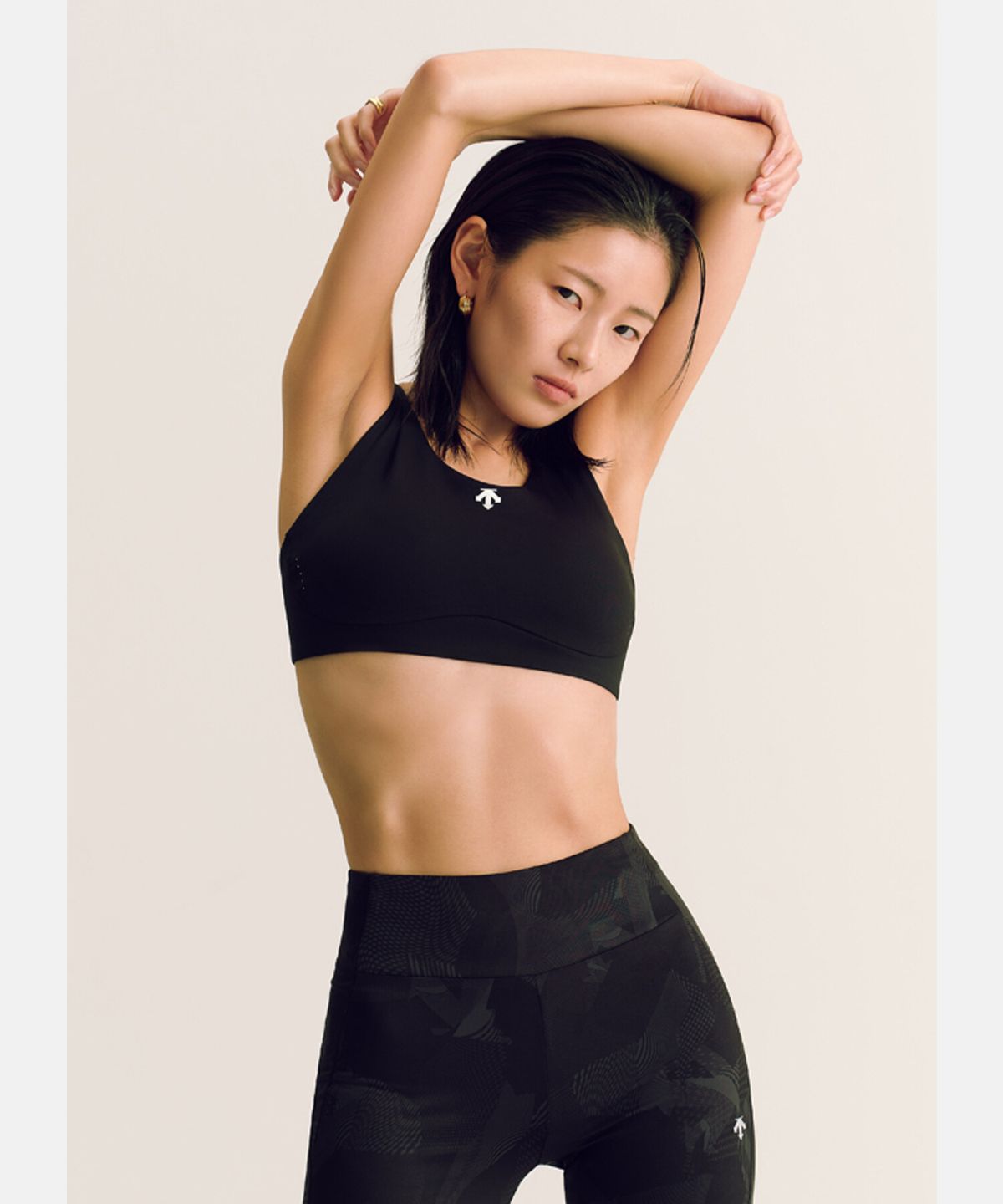 데상트(DESCENTE) 여성 소프트 숏 브라탑 블랙(SP122TBR11)