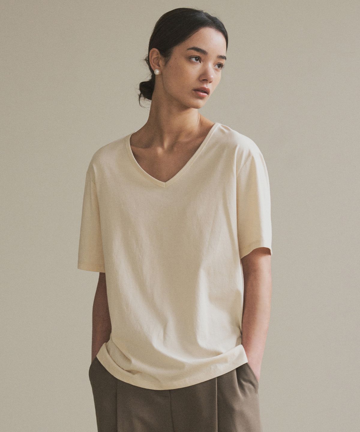 시야쥬(SIYAZU) SITP5136 루즈핏 브이넥 반팔티_Beige