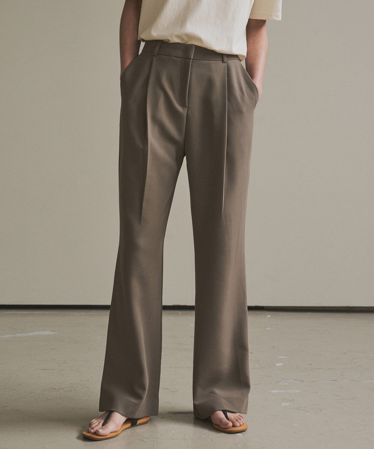 시야쥬(SIYAZU) SIPT7108 원턱 루즈핏 부츠컷 슬랙스_Mocha brown