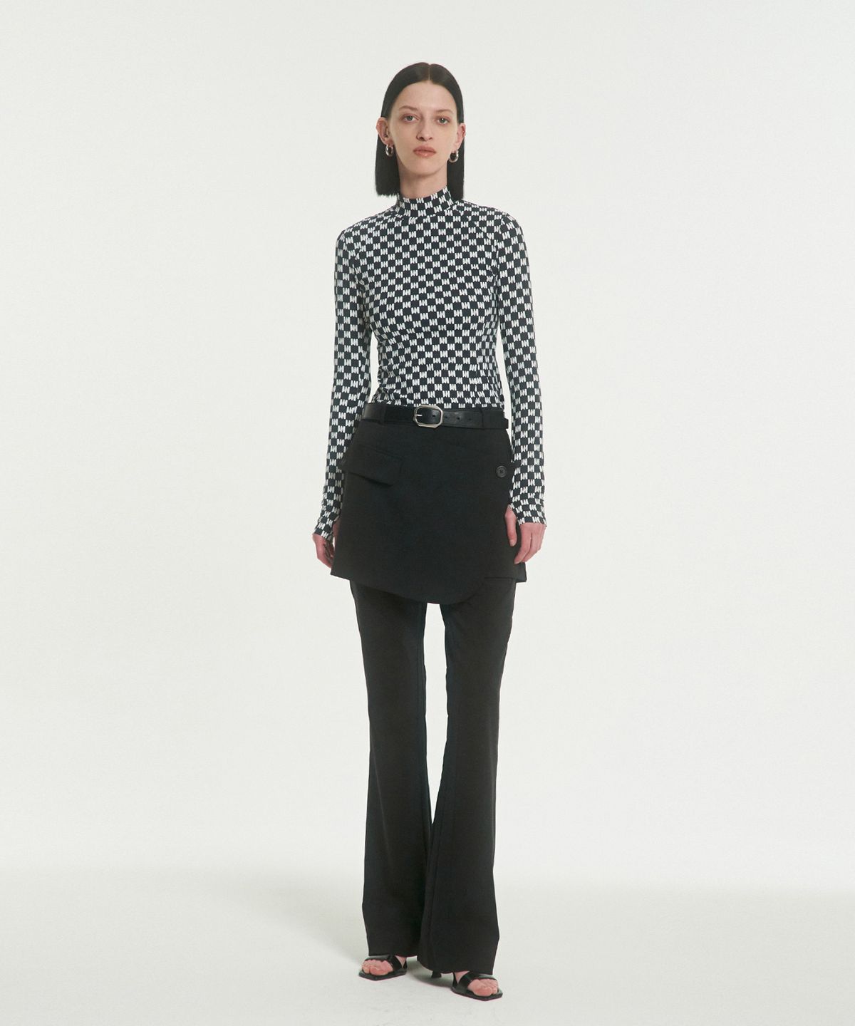 메아(MEA) PANELED SLIM TROUSERS [BLACK]