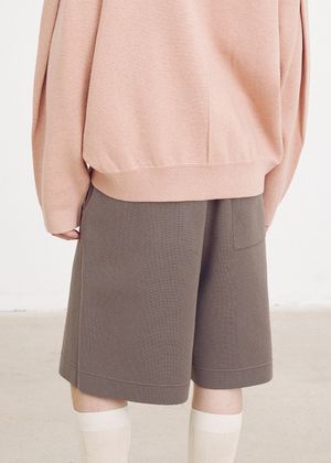 Crisp cotton tucked bermuda pants_Mushroom