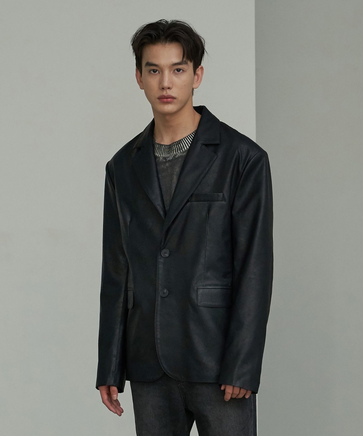 스페로네(SPERONE) 미니멀 투버튼 블레이저 맨 (블랙)