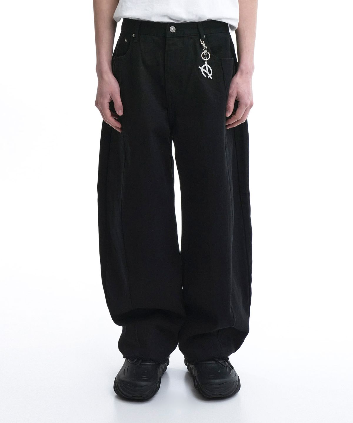 오픈야드(오와이)(OPENYARD(OY)) RAW HEM STITCHED WIDE VOLUME PANTS - BLACK