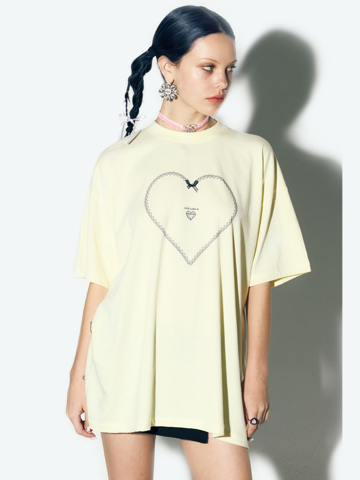 에즈이프 캘리(ASIF CALIE) LACE HEART OVERSIZED T-SHIRT YELLOW