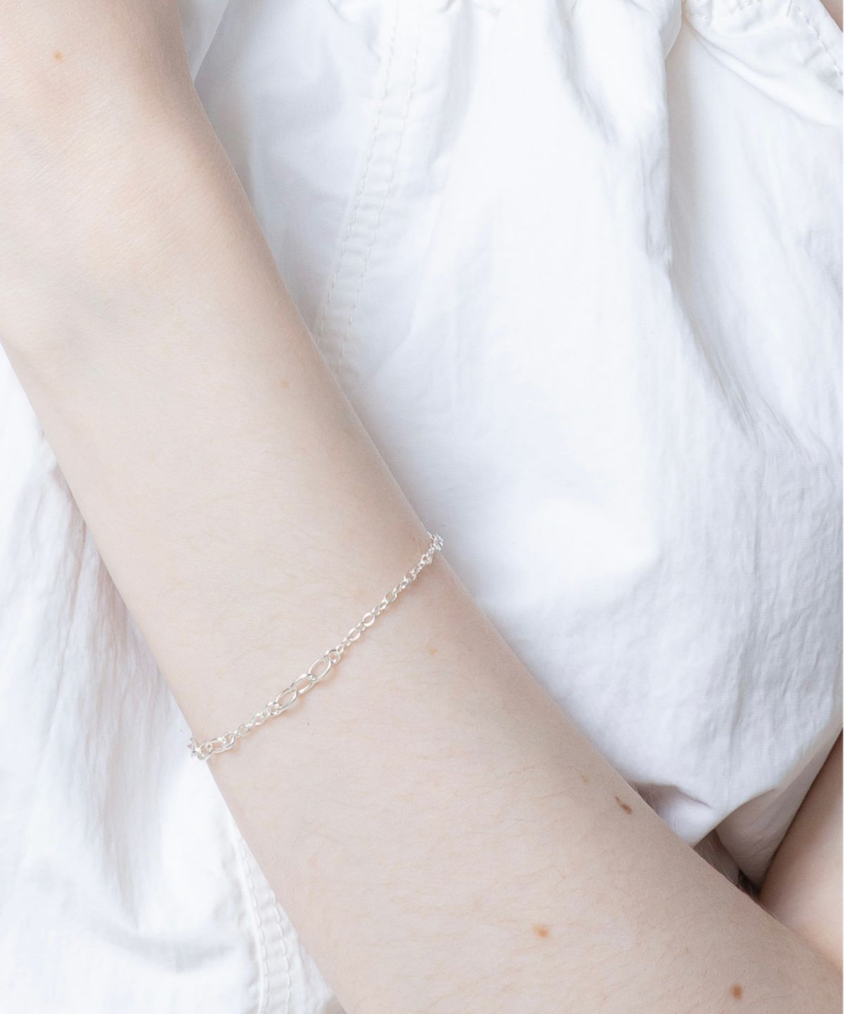 릴리코리(LILYKORI) Silver Semi Chunk Bracelet