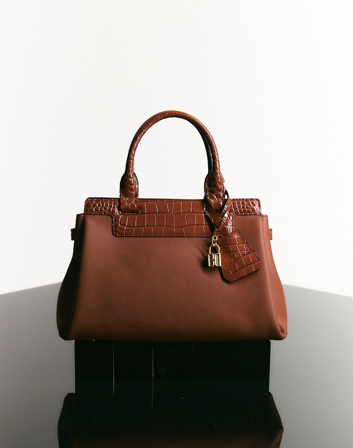 닥스 여성 액세서리(DAKS WOMENS ACCESSORIES) 브라운 수입 가죽 토트백 DCBA4E032W2