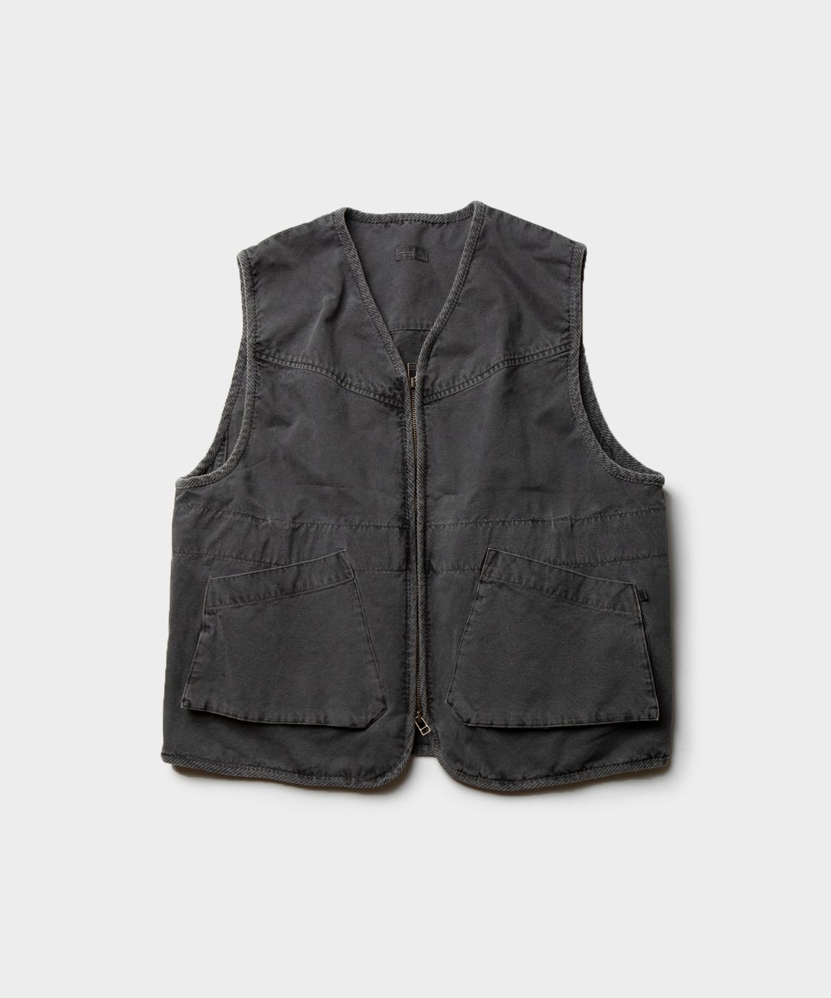 비헤비어(BEHEAVYER) BUSH VEST pigment black