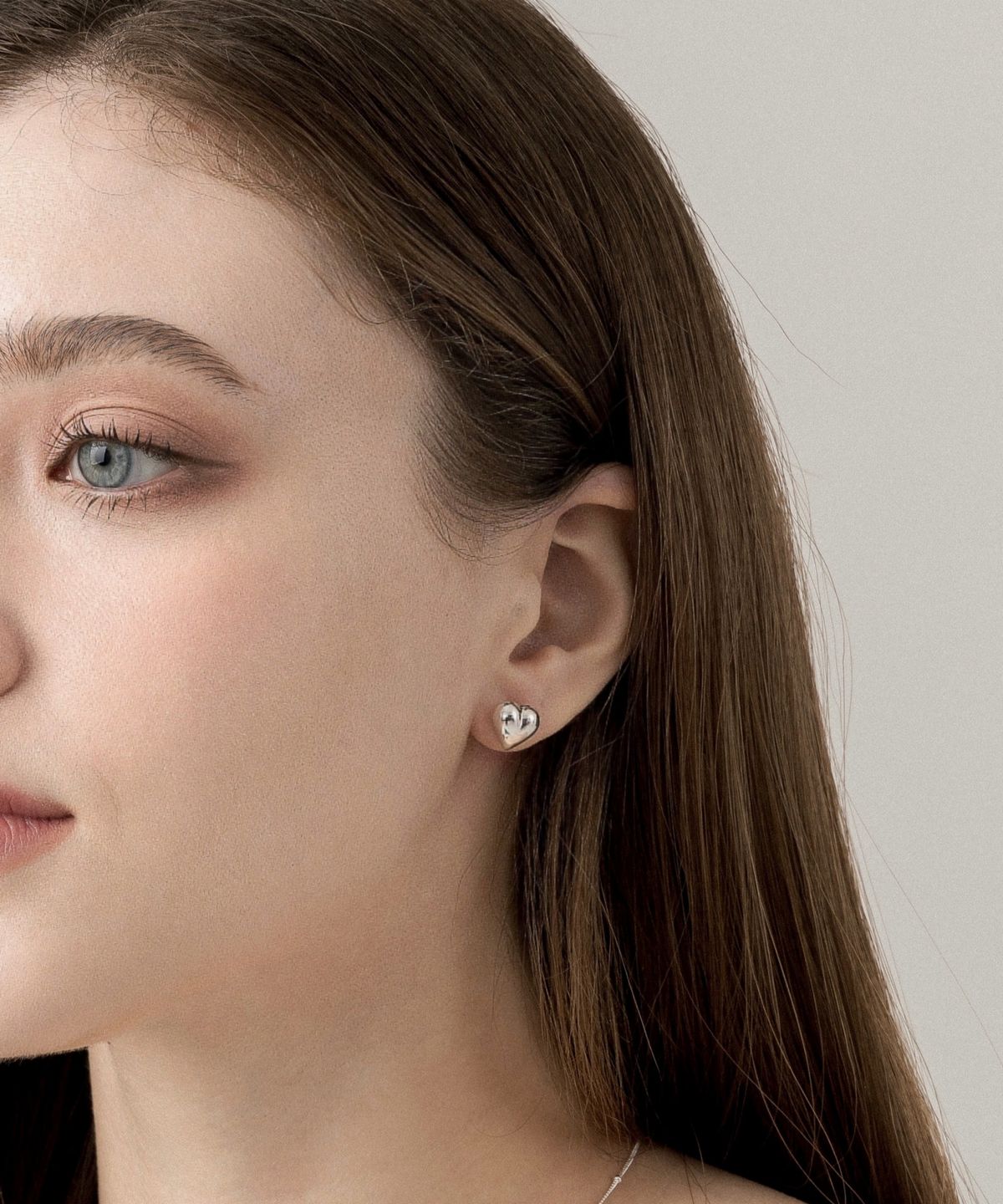 릴리코리(LILYKORI) 925 Silver Mini Heart Stud Earrings