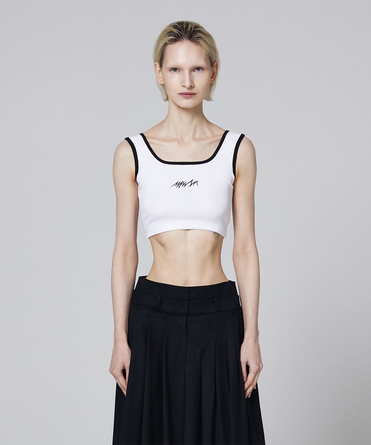 므아므(MMAM) Signature logo basic line detail sleeveless top