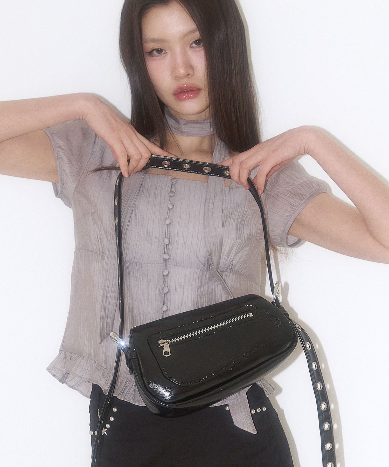 LEATHER POCKET SHIRRING RIBBON BAG BLACK