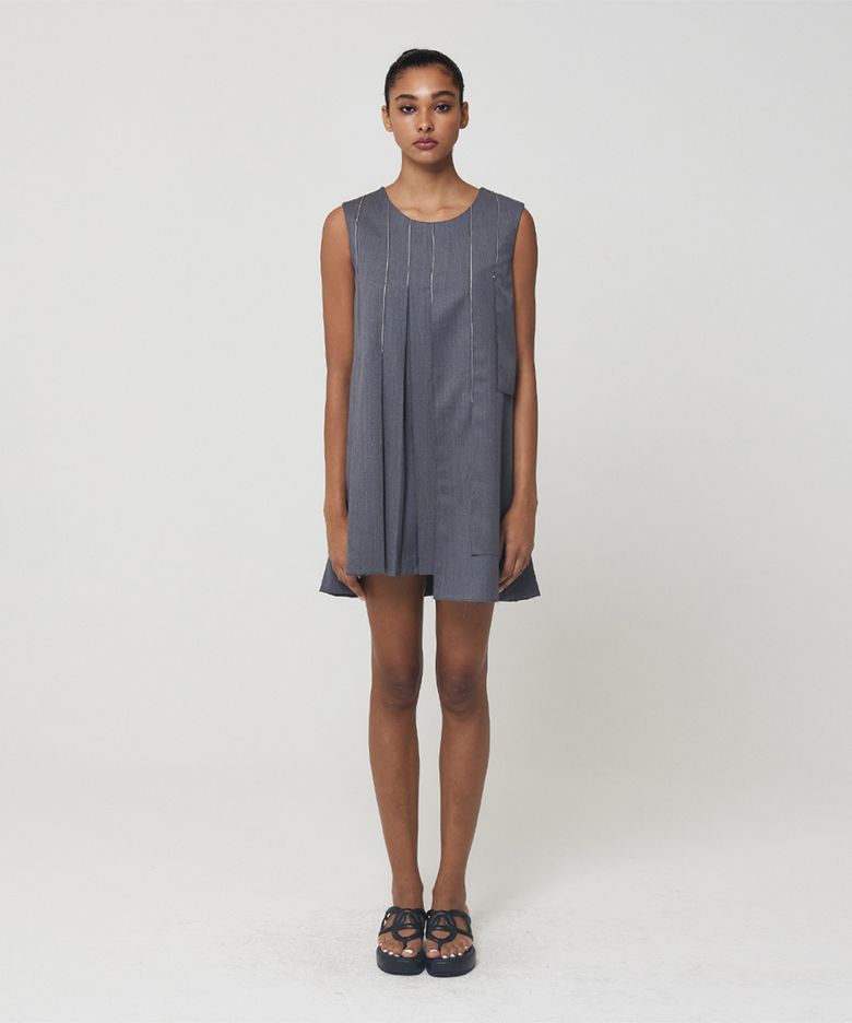 Pleated unbalance stitch sleeveless dress