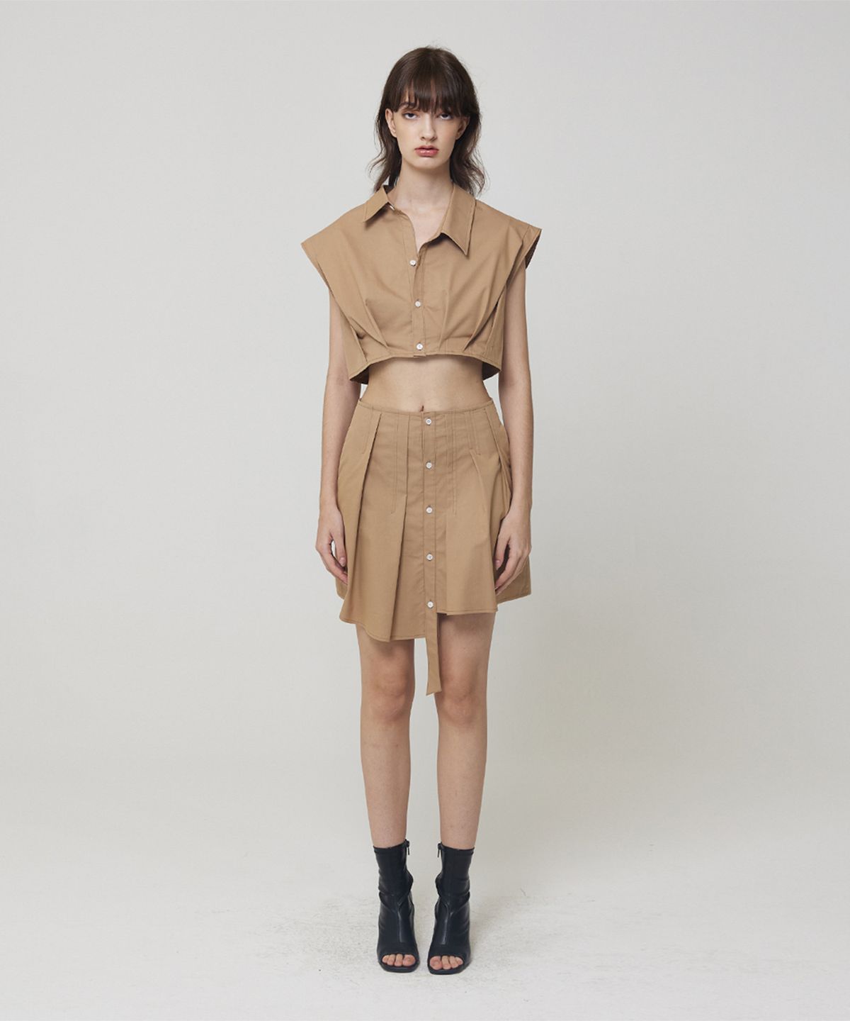 므아므(MMAM) Pin tuck sleeveless crop shirt set-up
