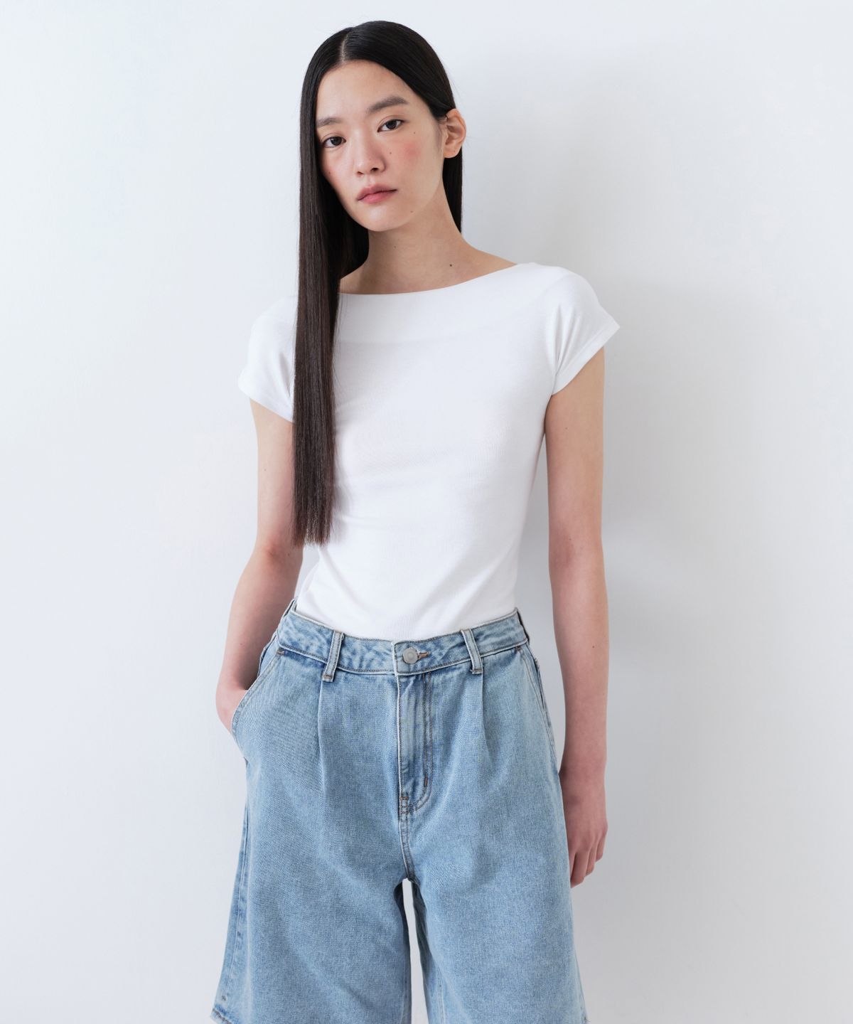 무신사 스탠다드 우먼(MUSINSA STANDARD WOMAN) 우먼즈 오픈 백 슬림 티셔츠 [화이트]