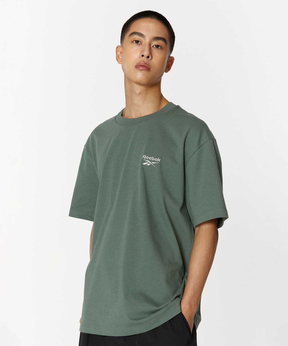 리복(REEBOK) 스몰 로고 티셔츠 - 그린