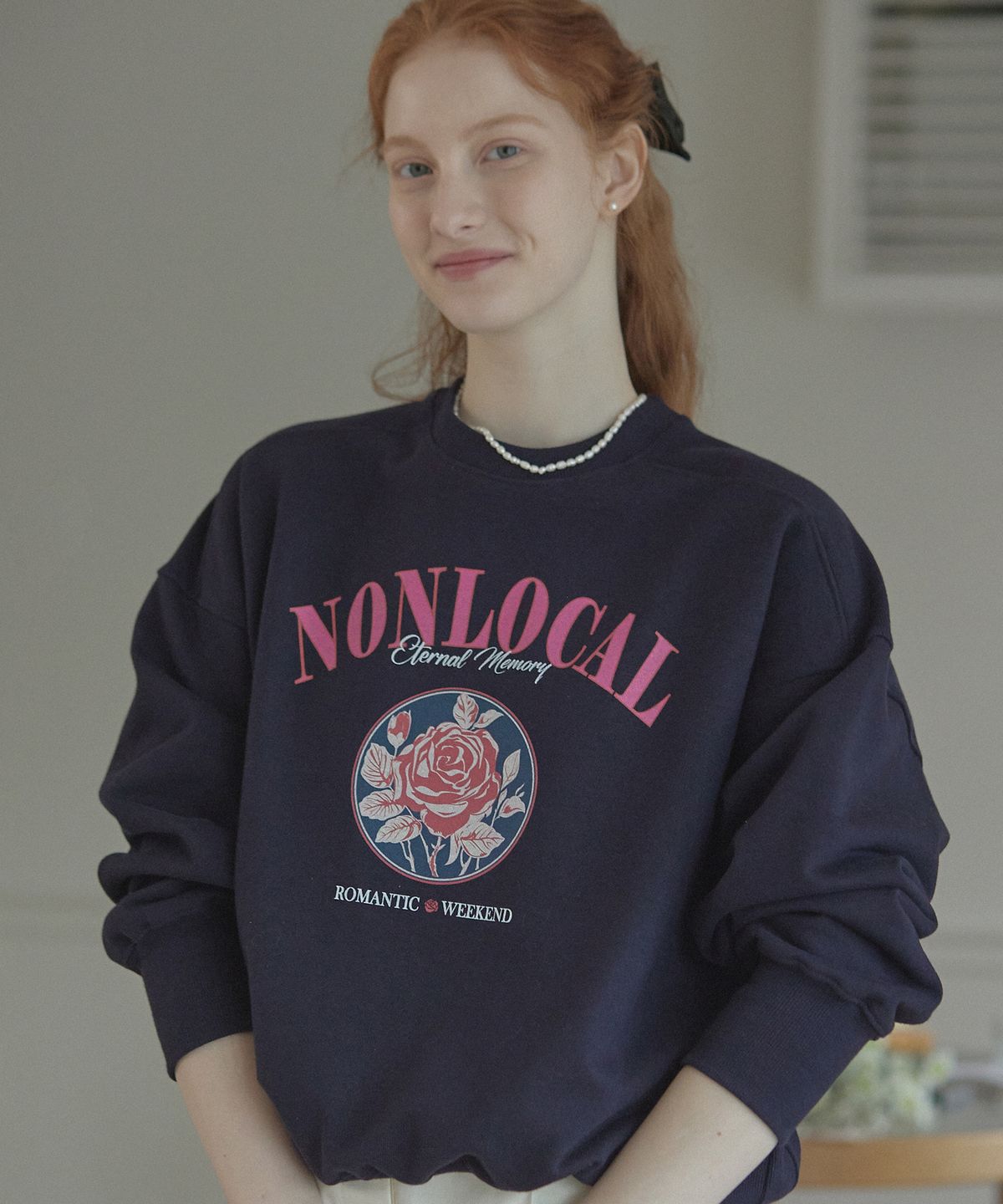논로컬(NONLOCAL) Vintage Rose Sweatshirt - Navy
