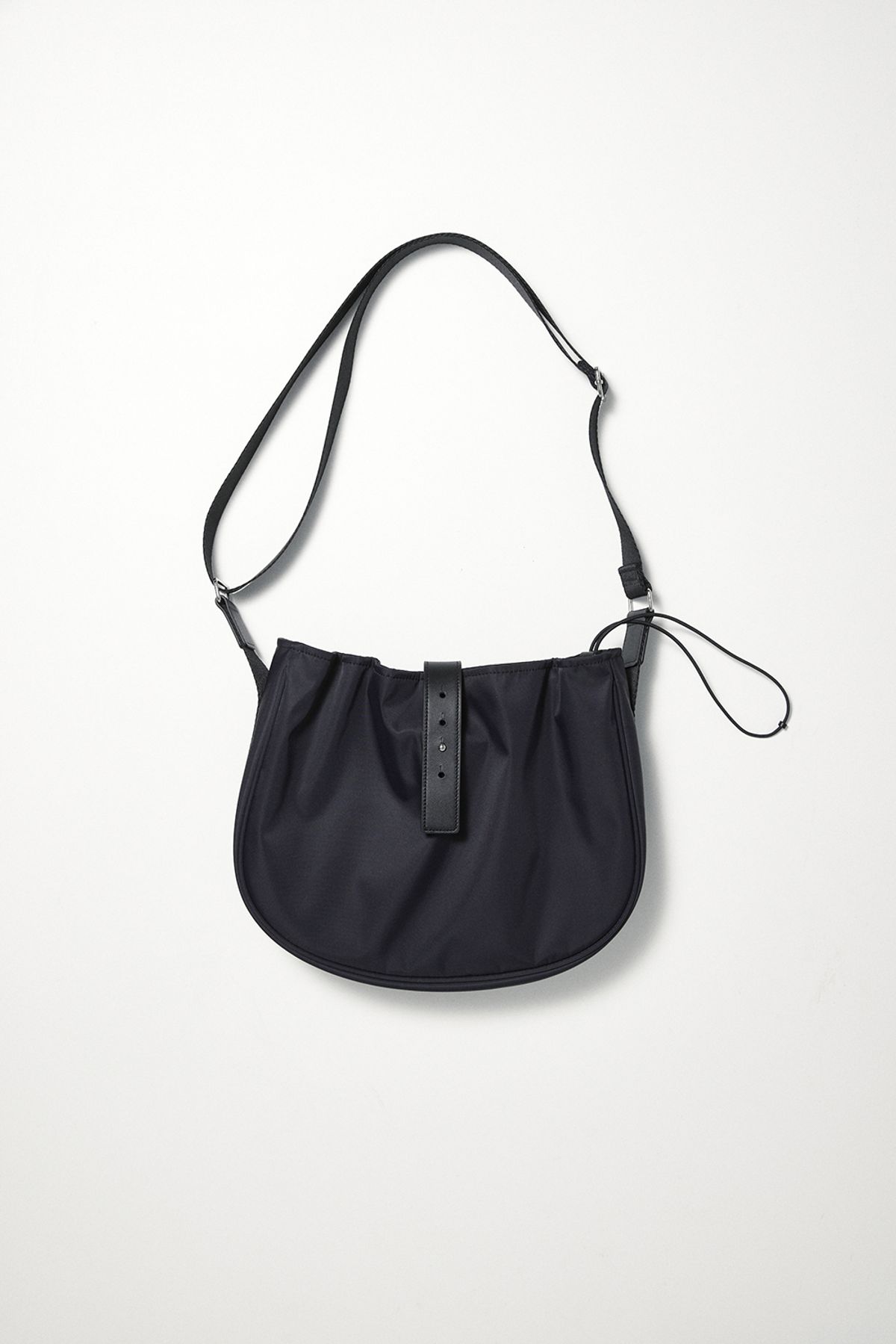 해칭룸(HATCHINGROOM) Wavy Bag Middle High Density Nylon BlacK