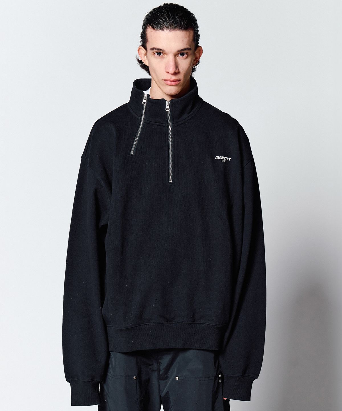 이에이(IEY) MULTI ZIP-UP SWEATER SHIRT Black