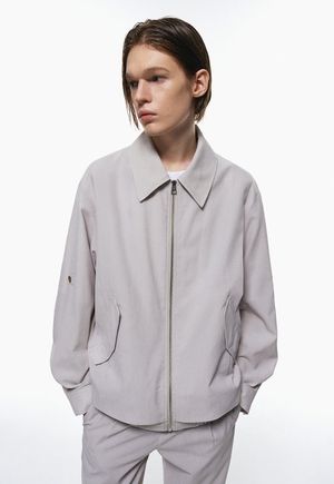 박스플리츠 카라 점퍼 베이지 ZG3JP352BE