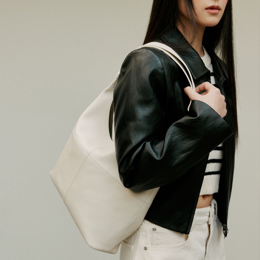 ショルダーバッグ・ポシェット ^LE ABONNE^ LENA BAGIVORY AB2411BG004MIV LE ABONNE(ルアボネ) ショルダーバッグ・ポシェット(レディース