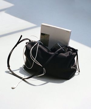 CARAMEL BOX BAG_BLACK [LC267BA03BK]