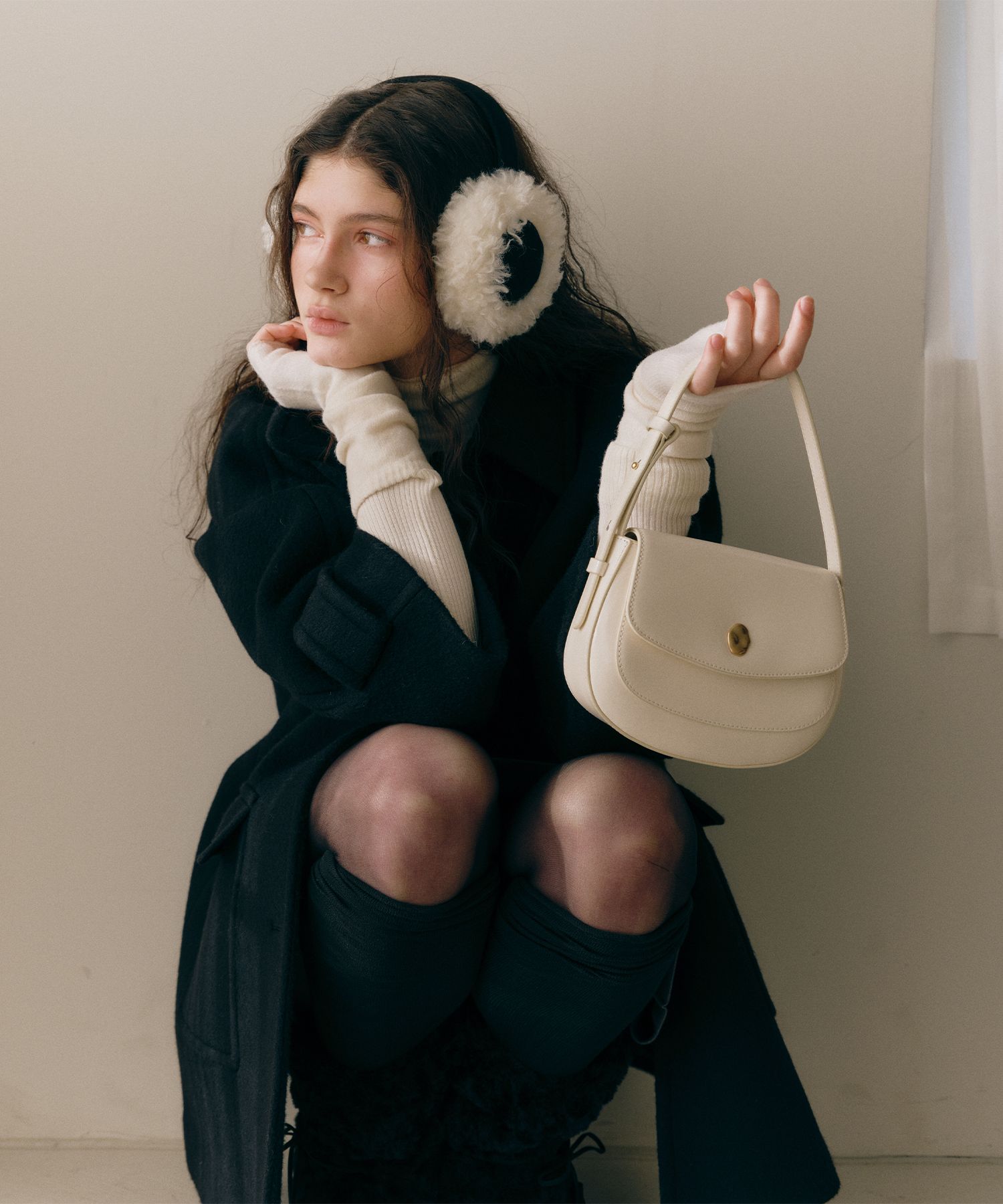 OSTKAKA ★ AMUSE MINI SADDLE IVORY [正規品/関税込] MUSINSA | OSTKAKA Amuse Mini Saddle Ivory