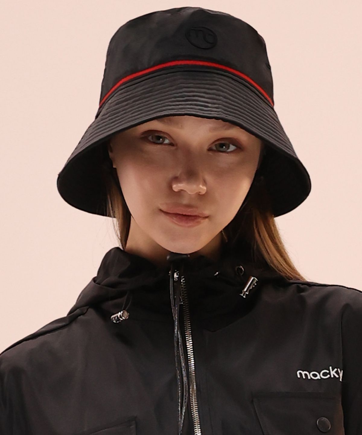 맥키(MACKY) 라인 스트링 버킷햇 블랙
