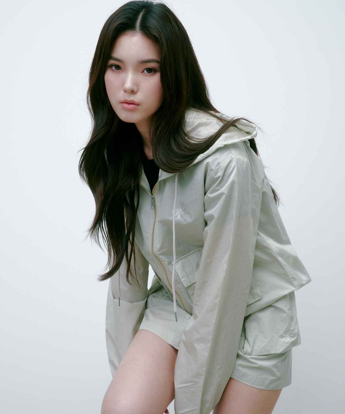 솔트앤초콜릿(SALT AND CHOCOLATE) 아웃포켓 나일론 후드집업 연베이지 4W241Y001