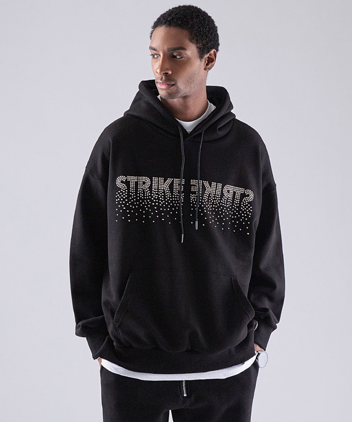 스트라이크(STRIKE) Black Stud Logo Detail Lampo Zip Hoodie