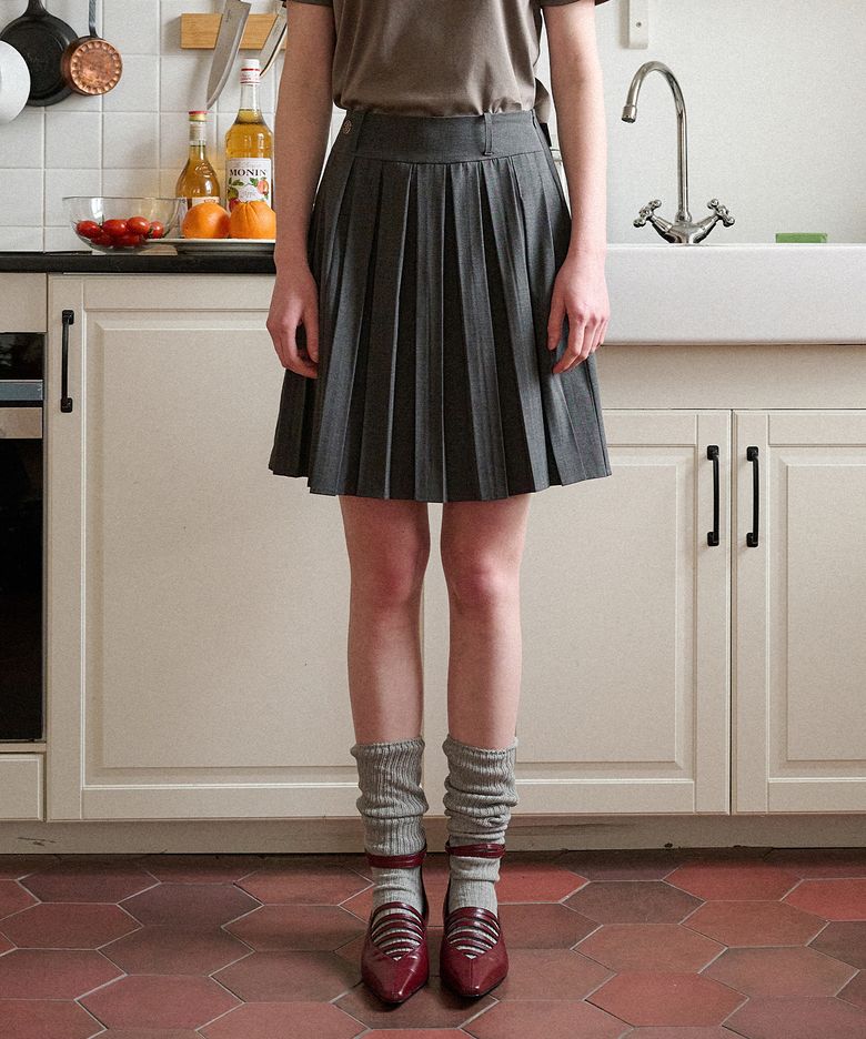 [LINE] Back Cut-Out Pleats Midi Skirt