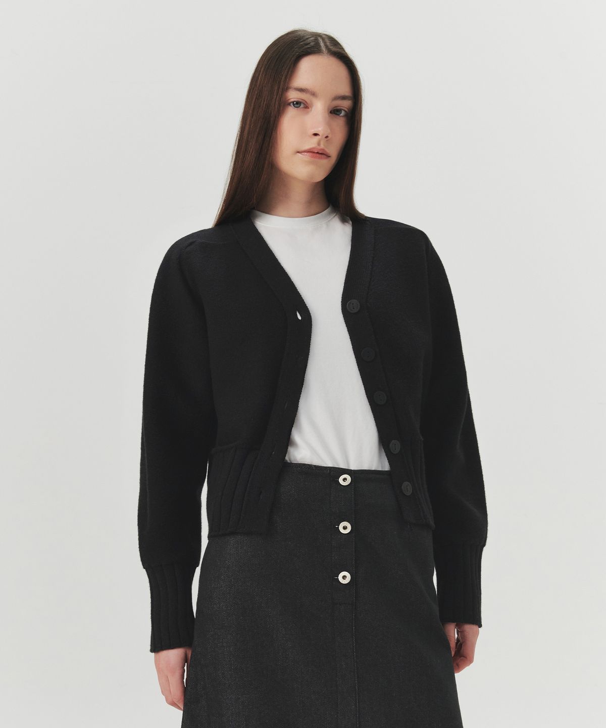 르바(LEVAR) Pocket V-neck Knit Cardigan - Black