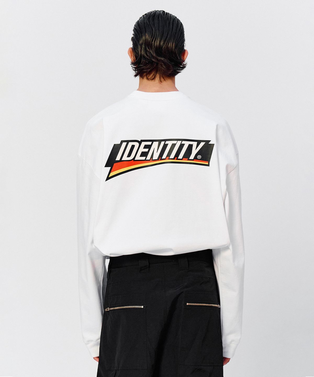 이에이(IEY) BATTERY LOGO LONG SLEEVE T-SHIRT White
