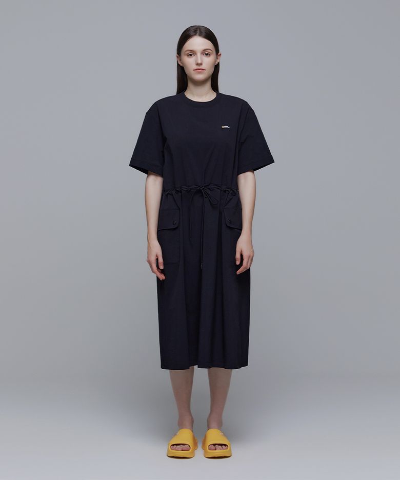 N242WOP910 아델리 경량 우븐 스트레치 라운드넥 원피스 CARBON BLACK